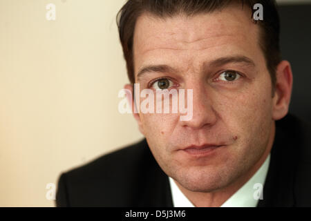 Avocat Wolfgang Stahl capturé dans son bureau à Coblence, Allemagne, 13 novembre 2012. Stahl est le procureur de la défense de Beate Zschaepe, qui est membre de l'extrême droite, groupe terroriste NSU et accusé de meurtre au premier degré dans 10 cas. Photo : Thomas Frey Banque D'Images