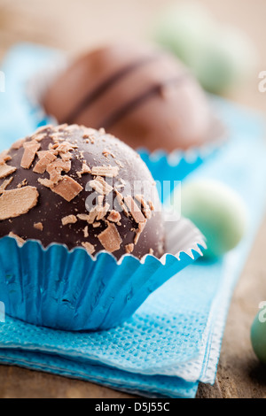 Close up of chocolate pralines avec accent peu profondes Banque D'Images