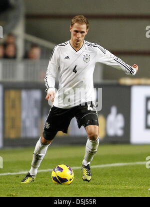 Der Deutsche Spieler Benedikt Höwedes am 15.11.2012 während des Länderspiels zwischen den Niederlande und Deutschland. Foto : Roland Weihrauch/dpa Banque D'Images