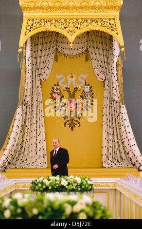 Le président russe Wladimir Poutine promenades à travers une chambre au cours de la 14e consultations intergouvernementales germano-russes au Kremlin, à Moscou, l'Allemagne, 16 novembre 2012. Photo : KAY NIETFELD Banque D'Images