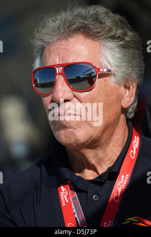 L'ex-pilote de Formule 1 Américain-Mario Andretti dans la voie des stands lors de la première session d'essais sur le circuit des Amériques à Austin, Texas, USA, 16 novembre 2012. La formule un Grand Prix des Etats-Unis aura lieu le 18 novembre 2012. Photo : David Ebener dpa Banque D'Images