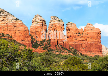 Célèbre dans la région de Chimney Rock Red Rock Country, Sedona, États-Unis Banque D'Images