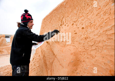 Brighton, UK. 3e avril 2013. Brighton Festival de sculptures de sable 2013 : Jimi Hendrix, par le sculpteur Benjamín Probanza, depuis l'Espagne. Crédit : Andrew Hasson / Alamy Live News Banque D'Images