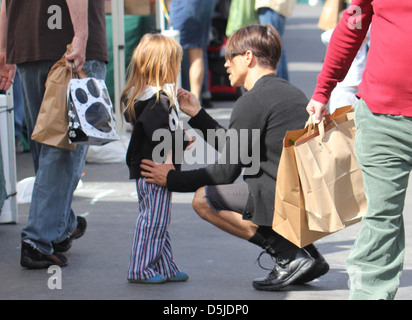 Anthony Keidis passe dimanche matin au marché de producteurs avec son fils. Malibu, Californie - 03.04.2011 Banque D'Images