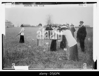 Un groupe de femmes est vu participer à des tirs au piège au Nemours Gun Club, Delaware. La photo met en valeur le sport du tir et du tir au tir. Banque D'Images