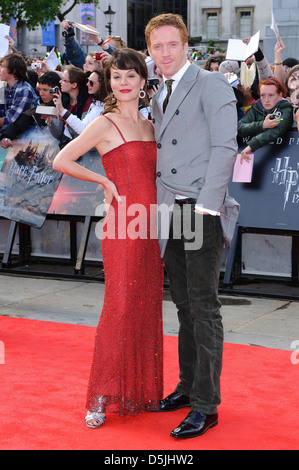 Helen McCrory et Damian Lewis Première mondiale de Harry Potter Deathly Hallows Part arrivants London England Banque D'Images