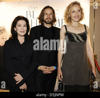 Hannelore Elsner, Hans Steinbichler, Juliane Koehler et invité à la première de 'Das Blaue vom Himmel' à Arri Kino film Banque D'Images