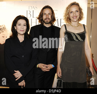 Hannelore Elsner Hans Steinbichler et Juliane Koehler lors de la première de 'Das Blaue vom Himmel' à Ki Arri cinéma. Banque D'Images