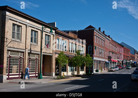 Rockland, Maine, rue Main, une ligne de brique et pierre bâtiments commerciaux de la fin du xixe et xxe siècles. Banque D'Images