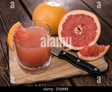 Portion de jus de pamplemousse frais Banque D'Images