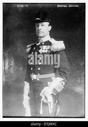 Ce portrait montre l'amiral John Jellicoe, 1er comte Jellicoe, un officier de marine britannique. Connu pour son rôle dans la première Guerre mondiale, il est représenté dans son uniforme naval officiel. Banque D'Images