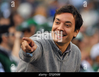 Le 23 octobre 2011 - East Rutherford, New Jersey, États-Unis - l'acteur Jimmy Fallon cheers sur les Jets de New York contre les Chargers de San Diego au stade de la Métropolitaine. (Crédit Image : © Brooks von Arx/ZUMAPRESS.com) Banque D'Images