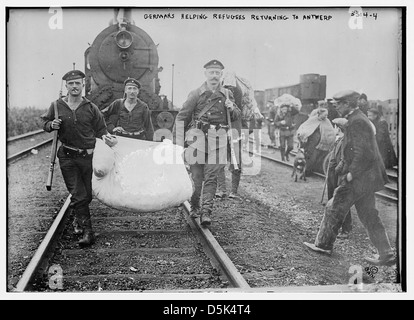 Les allemands aident les réfugiés de retourner à Anvers (LOC) Banque D'Images