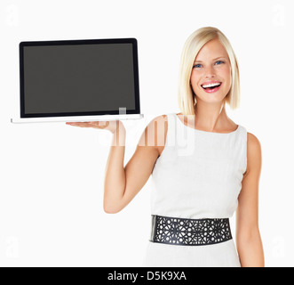 Studio portrait of young woman holding laptop Banque D'Images