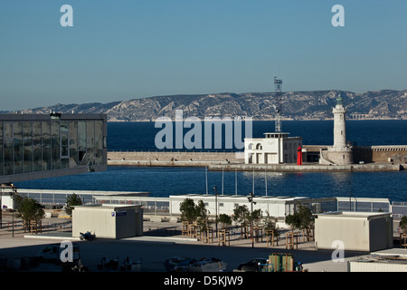 Vieux Port de Marseille : Villa Mediterranee sur la gauche Banque D'Images