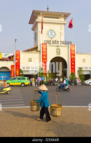Marché de Ben Thanh est un monument au centre de Ho Chi Minh ville la capitale du Vietnam. Banque D'Images
