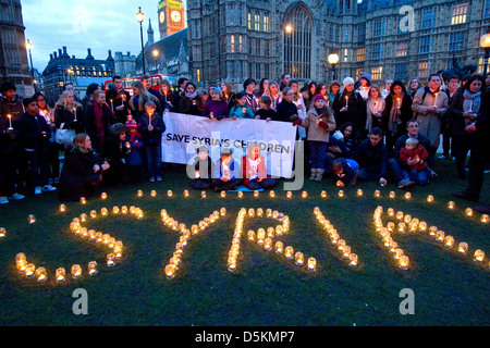 Veillée aux chandelles à l'extérieur du Parlement pour marquer le 2e anniversaire de la guerre en Syrie 14 Mars 2013 Banque D'Images