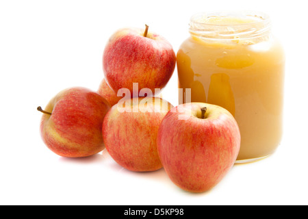 Compote aux pommes isolé sur fond blanc Banque D'Images