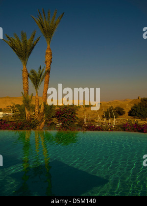 Mausolée de l'Aga Khan et la piscine de l'hôtel Old Cataract aswan, Égypte, Banque D'Images