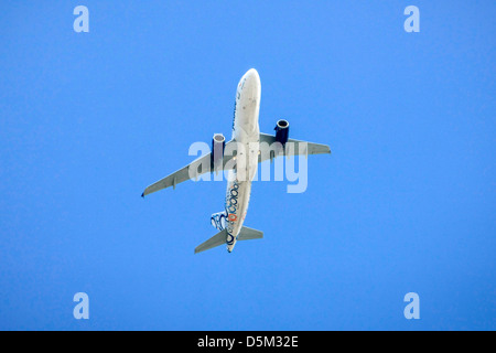 Un Airbus A320 de JetBlue quitte SRQ aéroport (Sarasota) Banque D'Images