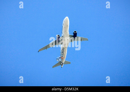 Un Airbus A320 de JetBlue quitte SRQ aéroport (Sarasota) Banque D'Images