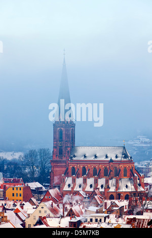 Saint Nicholas church à Lunebourg dans le brouillard du matin Banque D'Images