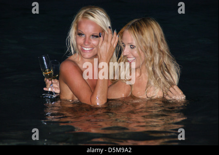 Gina-lisa Lohfink et chanteuse Loona passer quelque temps sur la plage de Jandía. Mallorca, Espagne - 29.06.2011 Banque D'Images