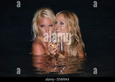 Gina-lisa Lohfink et chanteuse Loona passer quelque temps sur la plage de Portals Nous. Mallorca, Espagne - 29.06.2011 Banque D'Images