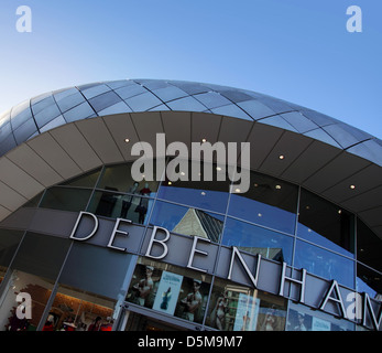 Magasin Debenhams dans l'ARC Centre à Bury St Edmunds, Suffolk, un bâtiment à revêtement métallique aluminium contemporain dans le centre commercial moderne Banque D'Images