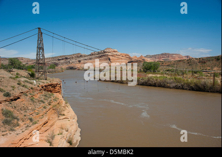 Dewey Bridge, construit en 1916 et sur le Registre National des Endroits Historiques, est photographié après un incendie qui a détruit. Banque D'Images