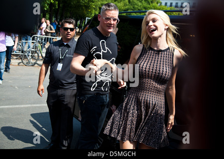 Giles Deacon et Jessica Stam chez Mercedes-Benz Fashion Week Berlin Printemps/Été 2012 - Les arrivées à la Tente à la mode Banque D'Images