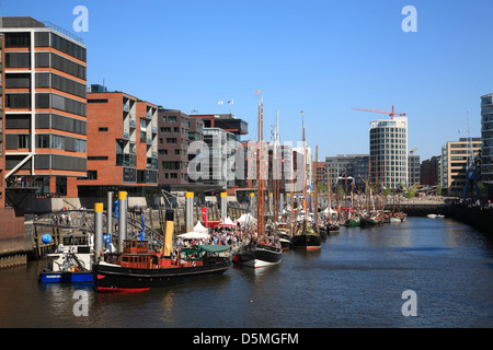 Hafencity, navires historiques au Sandtorkai Port pendant anniversaire, Hambourg, Allemagne Banque D'Images