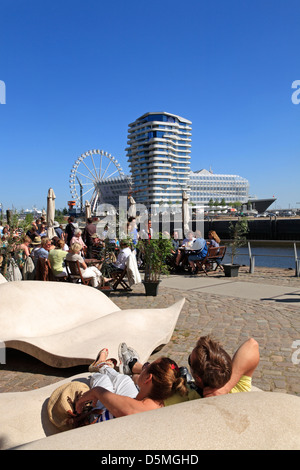 Hafencity, vue de Kaiserkai à Marco Polo Tower, Hambourg, Allemagne Banque D'Images