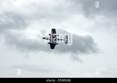 Gloster Meteor flying nuages ciel avion guerre froide 2 Banque D'Images