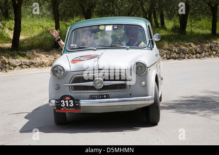 L'Europe, Italie, Toscane, Monteriggioni, 1000 miles, voitures anciennes, fiat Banque D'Images