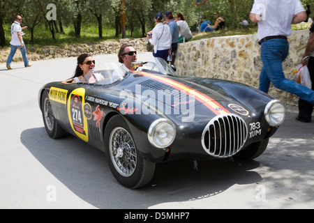 L'Europe, Italie, Toscane, Monteriggioni, 1000 miles, voitures anciennes, l'OSCA Banque D'Images