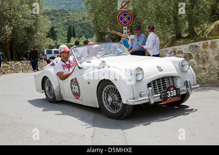 L'Europe, Italie, Toscane, Monteriggioni, 1000 miles, voitures anciennes, triumph Banque D'Images