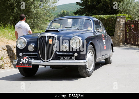 L'Europe, Italie, Toscane, Monteriggioni, 1000 miles, voitures anciennes, lancia Banque D'Images