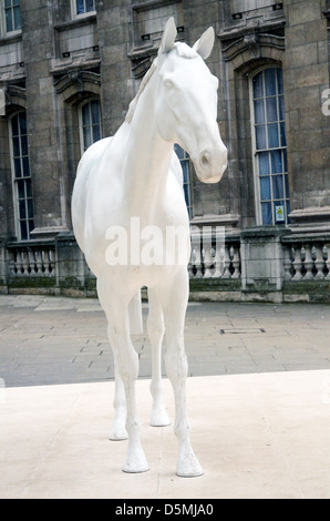 Mark Wallinger modèle de Ebbsfleet cheval blanc le centre commercial mars 2013 Londres Banque D'Images