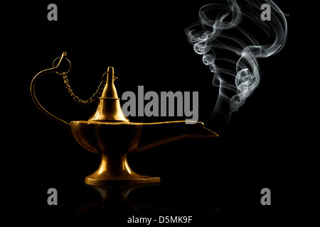 Lampe alladin isolated on black Banque D'Images