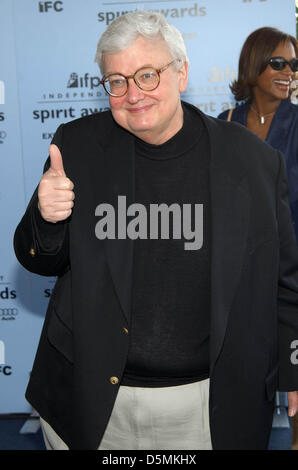 Le 4 avril 2013 - Le Prix Pulitzer, Roger Ebert, qui est mieux connu comme critique de films pour son TV show 'Siskel & Ebert au Cinéma" est décédée à Chicago en 70 après avoir combattu avec le cancer. Ebert avec Gene Siskel, créé des "deux pouces vers le haut" et "deux pouces vers le bas" système de notation pour les films. Sur la photo : Mar. 22, 2003 - Santa Monica, Californie, États-Unis - .Roger Ebert à l'Independent Spirit Awards. Credit : Crédit : Barrett Fitzroy/Globe Photos/ZUMAPRESS.com/Alamy Live News Banque D'Images