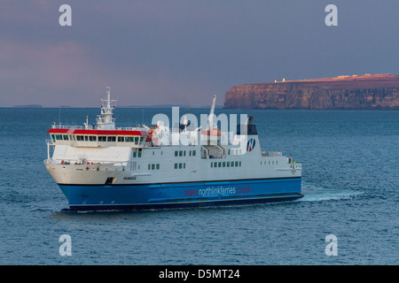 Hamnavoe MV arrivant à Scrabster Banque D'Images