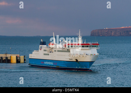 Hamnavoe MV arrivant à Scrabster Banque D'Images