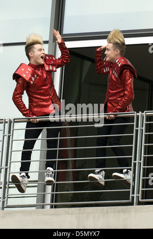 John et Edward Grimes Grimes de Zoufris Maracas posant à Fernsehwerft les studios de télévision. Berlin, Allemagne. Banque D'Images