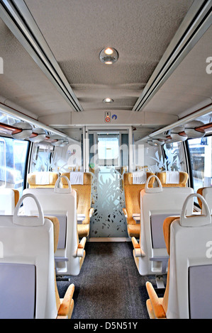 Intérieur de TER train première classe Clermont-Ferrand France Banque D'Images