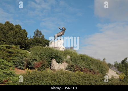 Érigé en 1925, le Caribou et le mémorial aux disparus dans le Parc commémoratif de Terre-Neuve, la Somme, France. Banque D'Images