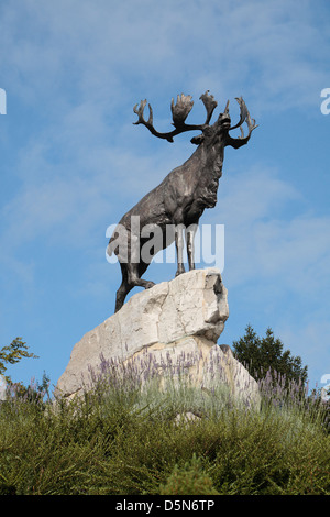 Érigé en 1925, le Caribou et le mémorial aux disparus dans le Parc commémoratif de Terre-Neuve, la Somme, France. Banque D'Images