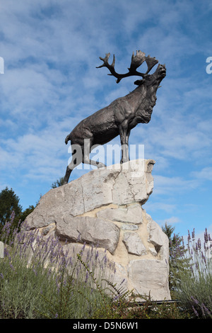 Érigé en 1925, le Caribou et le mémorial aux disparus dans le Parc commémoratif de Terre-Neuve, la Somme, France. Banque D'Images