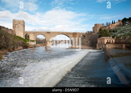 Toledo - Puente de San Martin bridge Banque D'Images