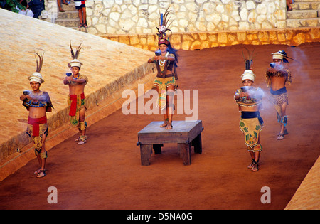 Cancun . Les loisirs de la traditionnelle 'Juego de Pelota Maya' dans le parc à thème Xcaret Attractions. Riviera Maya. Le Mexique Banque D'Images